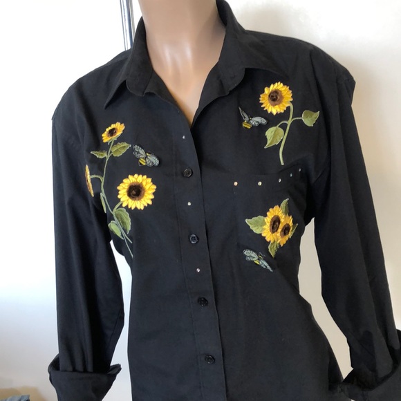 get Lucky Tops - cute Get Lucky sunflowers & bees women’s M shirt